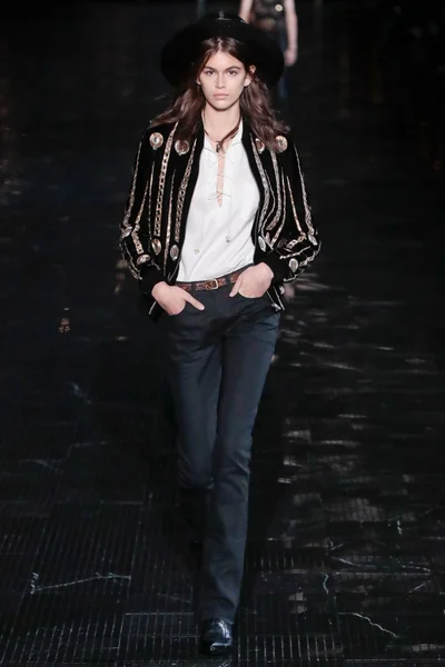 Look 10